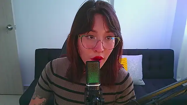 Snapshot of Yulienneg chatting on 03.14.26 Yulienneg online show from 03.14.26