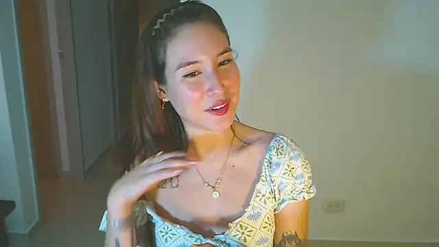 Snapshot of Yulienneg chatting on 04.02.26 Yulienneg online show from 04.02.26