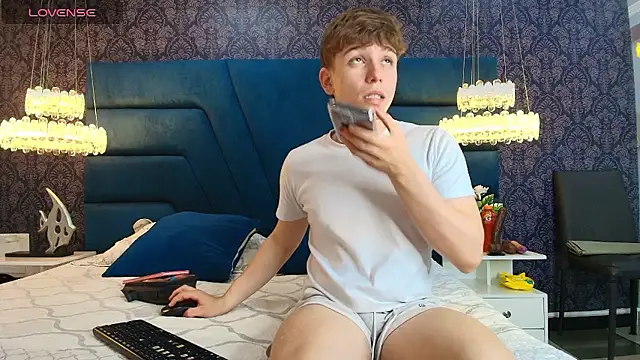 Snapshot of TaylerWhite chatting on 01.11.26 TaylerWhite online show from 01.11.26