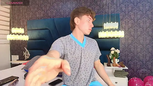 Snapshot of TaylerWhite chatting on 01.18.26 TaylerWhite online show from 01.18.26