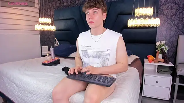 Snapshot of TaylerWhite chatting on 02.11.26 TaylerWhite online show from 02.11.26