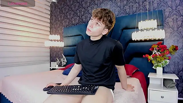 Snapshot of TaylerWhite chatting on 02.23.26 TaylerWhite online show from 02.23.26