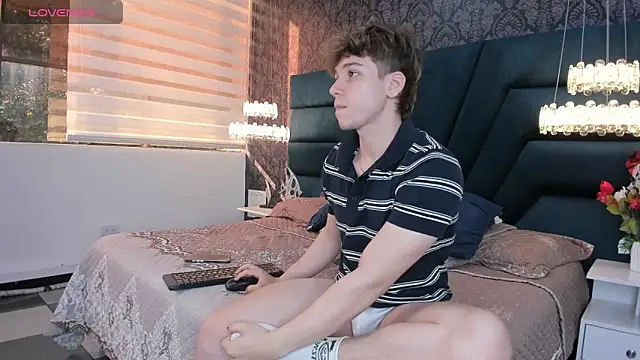 Snapshot of TaylerWhite chatting on 02.28.26 TaylerWhite online show from 02.28.26