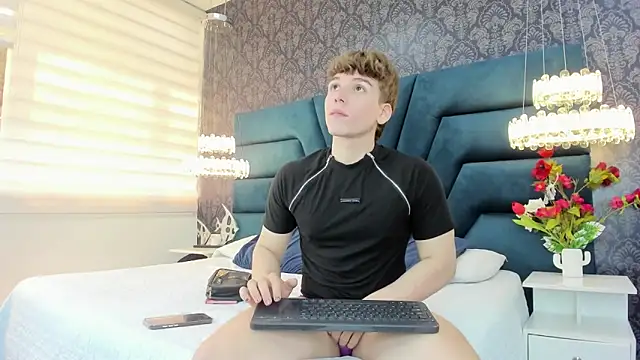 Snapshot of TaylerWhite chatting on 03.20.26 TaylerWhite online show from 03.20.26