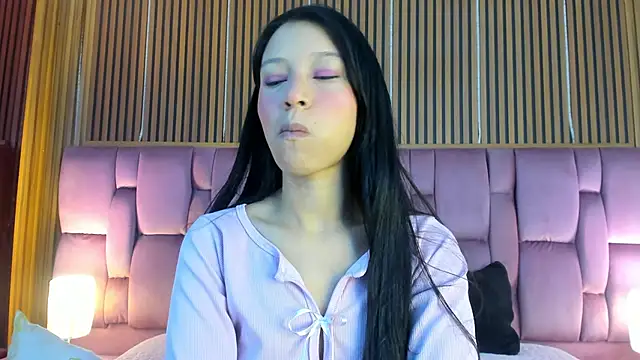 Snapshot of Sophie_Calloway chatting on 11.25.25 Sophie Calloway online show from 11.25.25