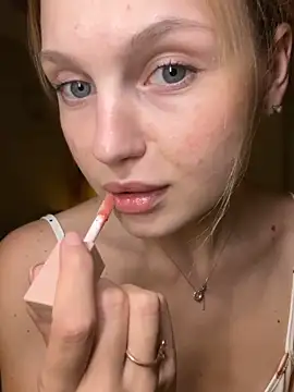 Snapshot of Emaline_Fane chatting on 09.17.25 Emaline Fane online show from 09.17.25