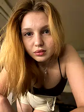 Snapshot of Emaline_Fane chatting on 11.28.25 Emaline Fane online show from 11.28.25