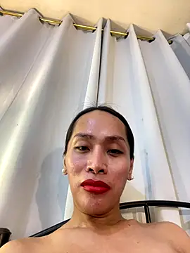 Snapshot of RomanticPearlTS chatting on 10.28.25 RomanticPearlTS online show from 10.28.25