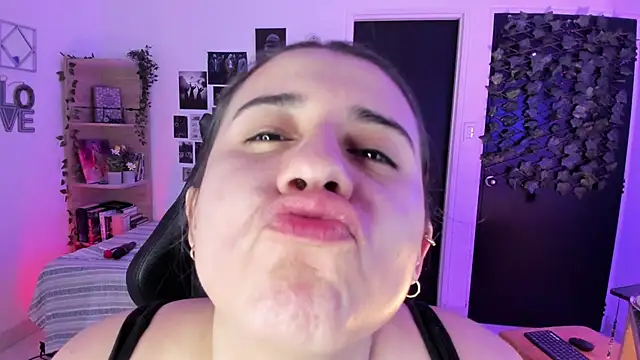 Snapshot of Lana_Herondale chatting on 11.30.25 Lana Herondale online show from 11.30.25