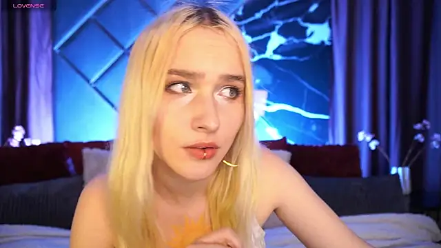 LilElfie online show from 03.12.26