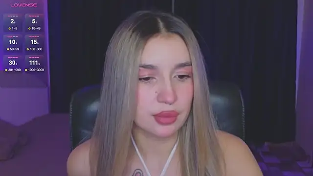 Snapshot of RoxyChill chatting on 10.15.25 RoxyChill online show from 10.15.25