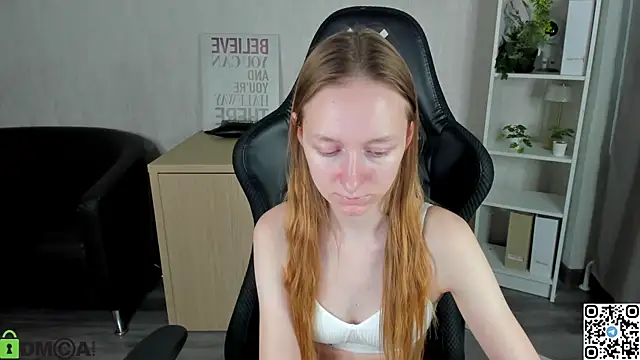 Snapshot of Mia_E1fie chatting on 12.03.25 Mia E1fie online show from 12.03.25