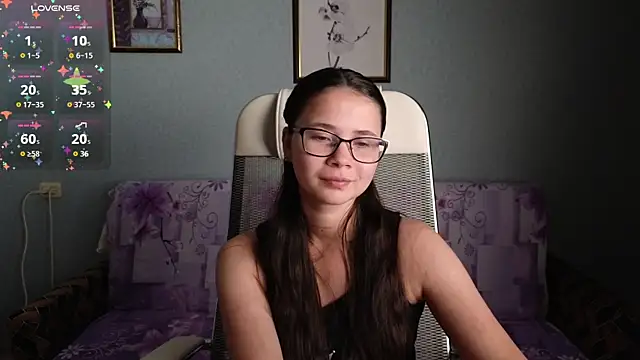 Snapshot of LuciaSenual chatting on 10.23.25 LuciaSenual online show from 10.23.25