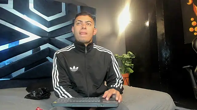 marco garciia  online show from 11.30.25