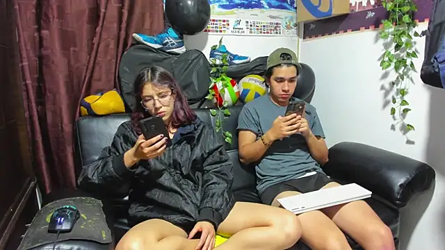 Snapshot of Donuts_DD chatting on 09.12.25 Donuts DD online show from 09.12.25