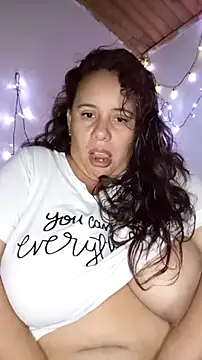 Snapshot of luzdanna chatting on 10.08.25 luzdanna online show from 10.08.25