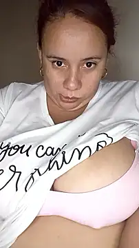 Snapshot of luzdanna chatting on 10.22.25 luzdanna online show from 10.22.25