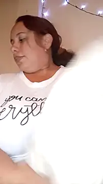 Snapshot of luzdanna chatting on 11.02.25 luzdanna online show from 11.02.25