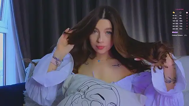 Snapshot of VirginiaHouston chatting on 11.12.25 VirginiaHouston online show from 11.12.25