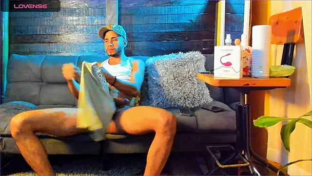 Snapshot of Alex_bigcock11_ chatting on 09.21.25 Alex bigcock11  online show from 09.21.25