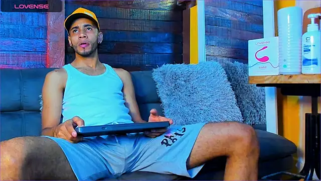 Snapshot of Alex_bigcock11_ chatting on 10.03.25 Alex bigcock11  online show from 10.03.25