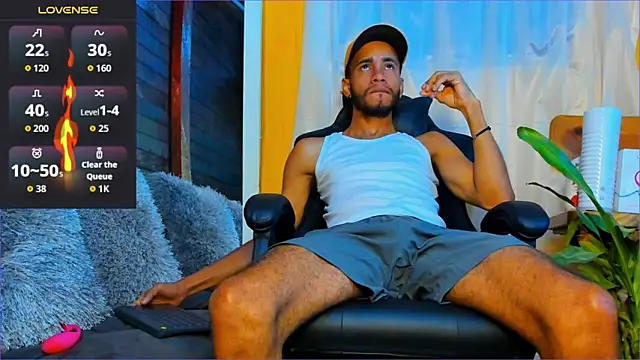 Snapshot of Alex_bigcock11_ chatting on 10.15.25 Alex bigcock11  online show from 10.15.25