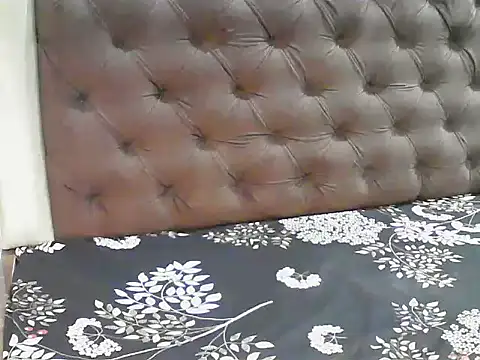 Snapshot of elize__ chatting on 10.07.25 elize   online show from 10.07.25