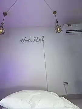 Snapshot of hade_rosse chatting on 06.24.26 hade rosse online show from 06.24.26