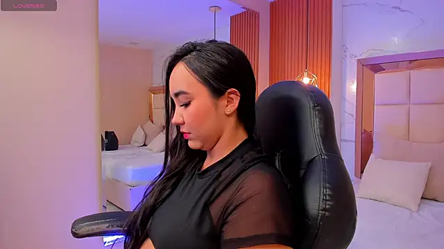 Snapshot of julieta_rosee chatting on 05.02.26 julieta rosee online show from 05.02.26
