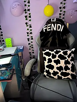 Purple2StayThnxx online show from 09.08.25