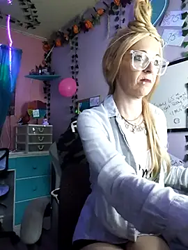 Purple2StayThnxx online show from 11.06.25