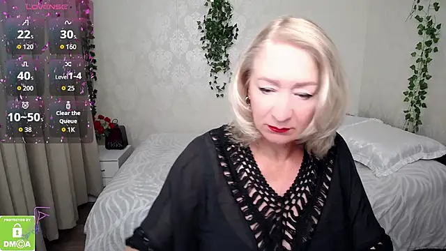 hunters woman online show from 09.23.25