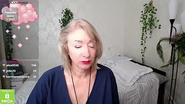 hunters woman online show from 10.15.25