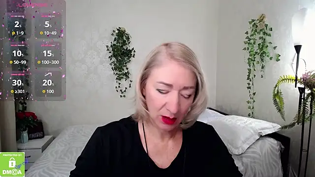 hunters woman online show from 10.16.25