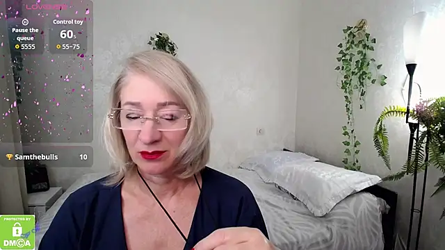 hunters woman online show from 10.17.25