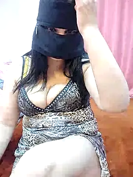 Snapshot of rahsa chatting on 12.04.25 rahsa online show from 12.04.25