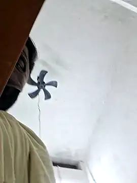 RAYI Queen 3 online show from 11.13.25