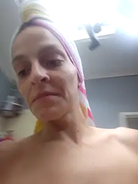 Snapshot of amymatthews92 chatting on 10.10.25 amymatthews92 online show from 10.10.25