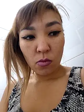 Snapshot of HellaWerlous chatting on 09.14.25 HellaWerlous online show from 09.14.25