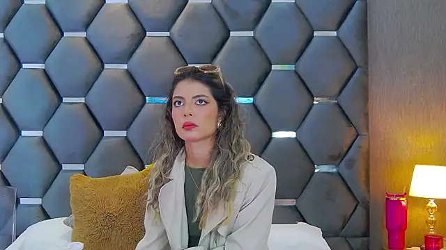 Snapshot of BlaireParker chatting on 09.19.25 BlaireParker online show from 09.19.25