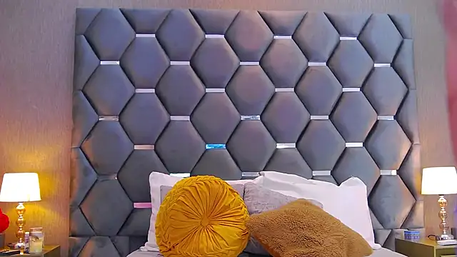 Snapshot of BlaireParker chatting on 10.18.25 BlaireParker online show from 10.18.25