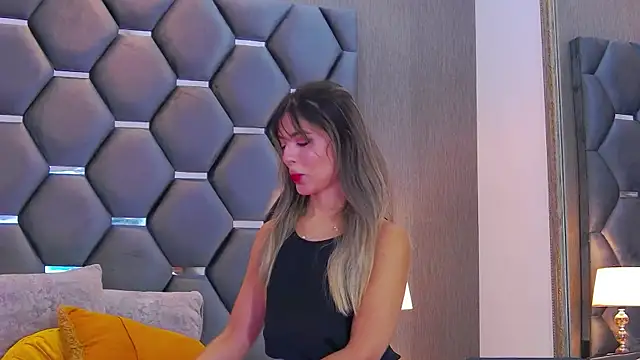 Snapshot of BlaireParker chatting on 10.19.25 BlaireParker online show from 10.19.25