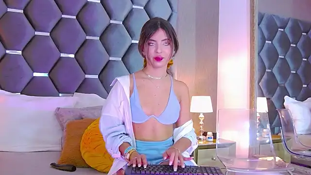 Snapshot of BlaireParker chatting on 10.24.25 BlaireParker online show from 10.24.25