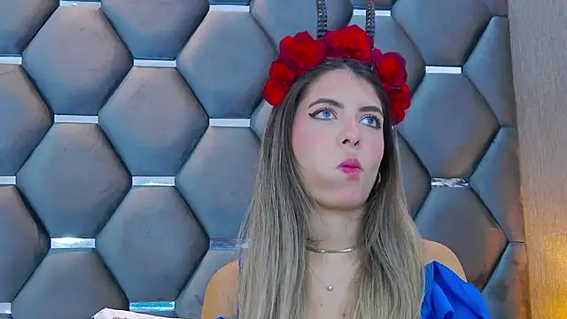 Snapshot of BlaireParker chatting on 10.31.25 BlaireParker online show from 10.31.25