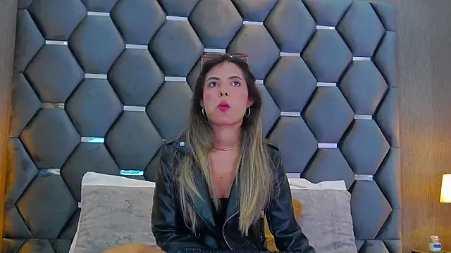 Snapshot of BlaireParker chatting on 11.03.25 BlaireParker online show from 11.03.25