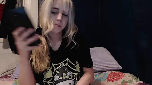 Snapshot of RubySmoke chatting on 10.16.25 RubySmoke online show from 10.16.25