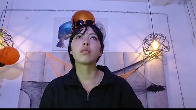 malejahotcs01 online show from 10.30.25