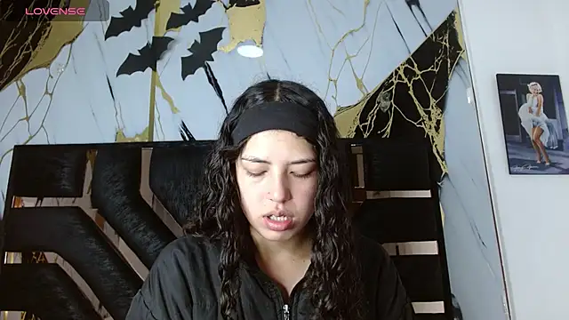 malejahotcs01 online show from 11.28.25