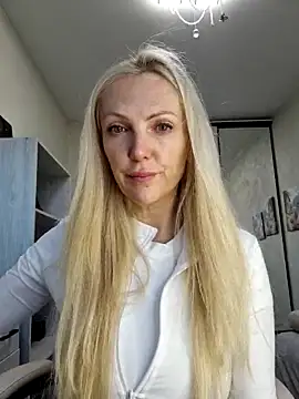 Snapshot of Monna chatting on 10.25.25 Monna online show from 10.25.25