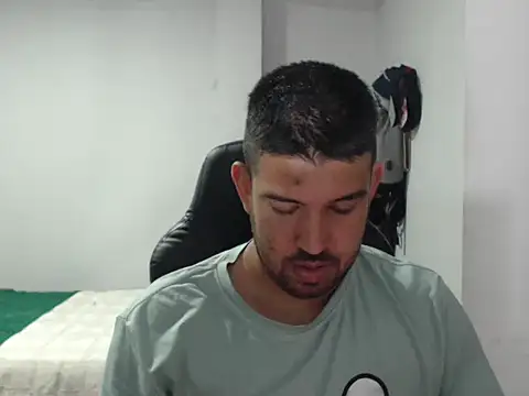 Snapshot of Axel11113 chatting on 11.04.25 Axel11113 online show from 11.04.25